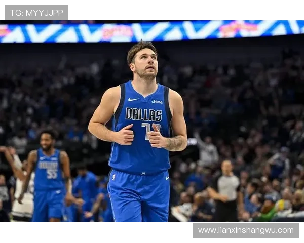 东契奇带领球队团建活动雷迪克表示积极反馈不断涌现